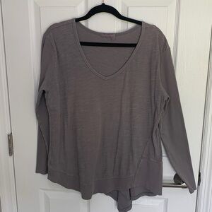 Fresh Produce gray v-neck asymmetrical hem long sleeved top size large